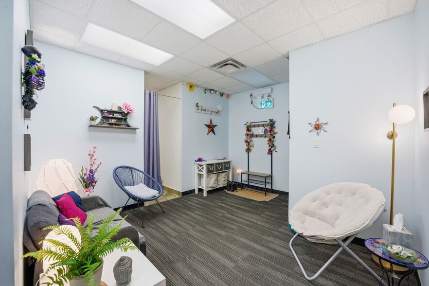 More Photos Of 15 Carlton Dr, St. Albert Flex For Sale