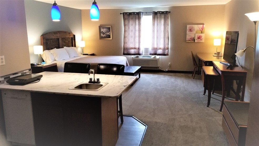 More Photos Of 1423 S US Old Highway 75, Sabetha Hotel For Sale