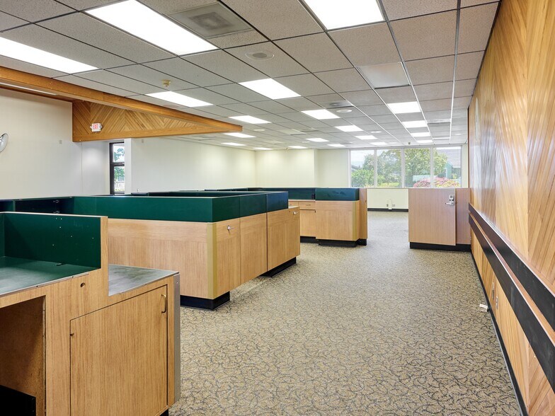 More Photos Of 200 Center Ave, Molalla Bank For Sale