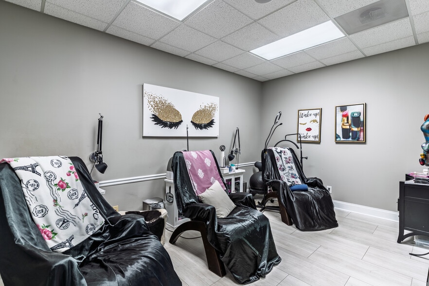 More Photos Of 6160 Peachtree Dunwoody Rd NE, Atlanta Office For Sale