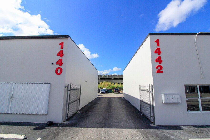 More Photos Of 1440 10th Ct, Lake Park Warehouse For Lease