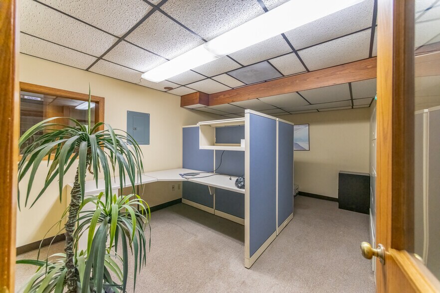 More Photos Of 100-106 S Main st, Ishpeming Bank For Sale
