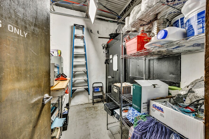 More Photos Of 1007 N 4th St, Wilmington Storefront For Lease