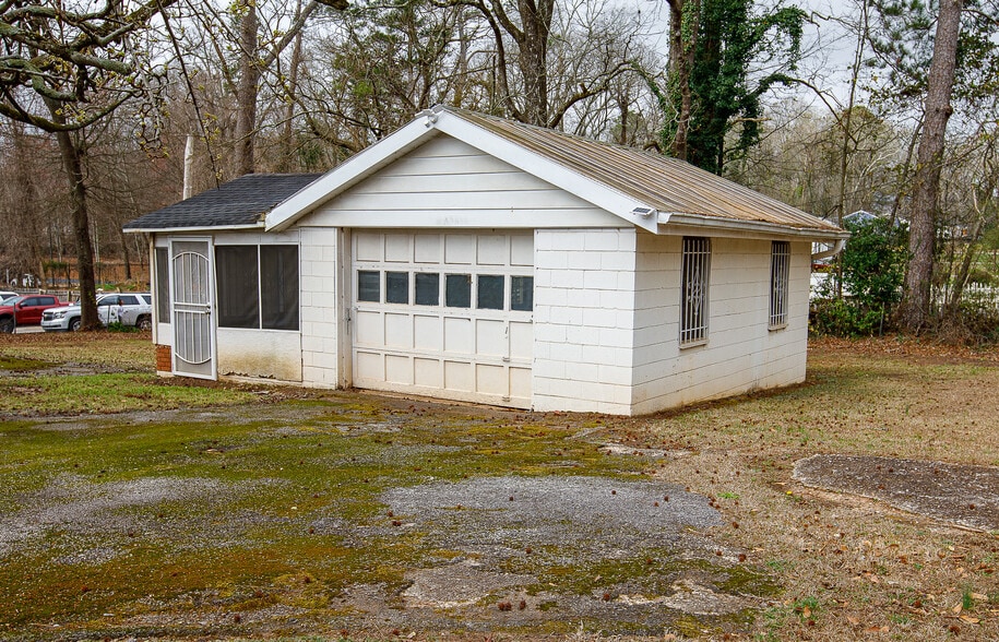 More Photos Of 2001 Wesley Chapel Rd, Decatur Office For Sale