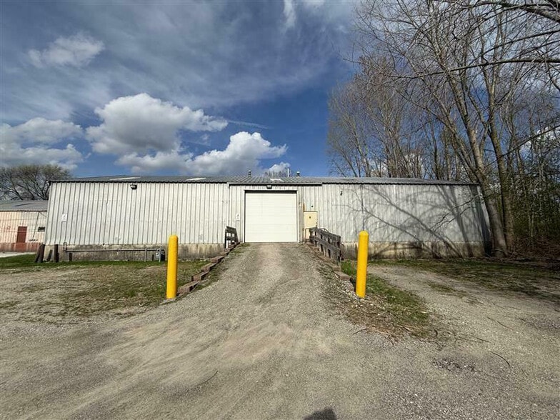 More Photos Of 5160 Railroad St, Sylvania Warehouse For Lease