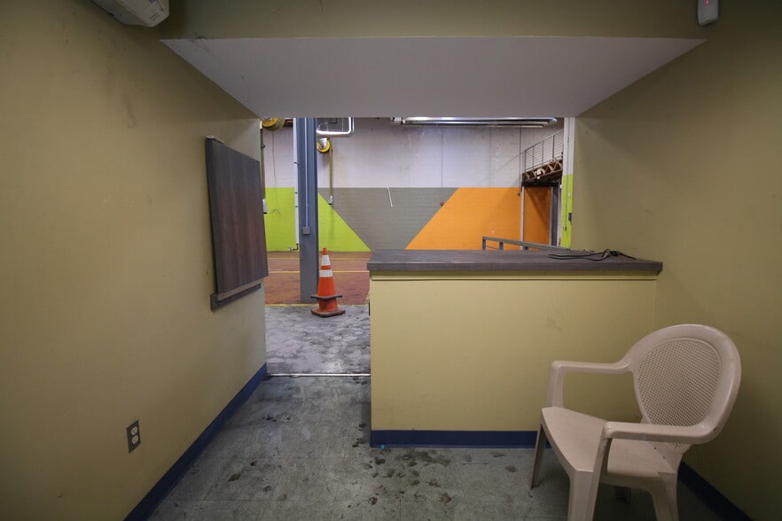 More Photos Of 925 N 8th St, Camden Warehouse For Lease