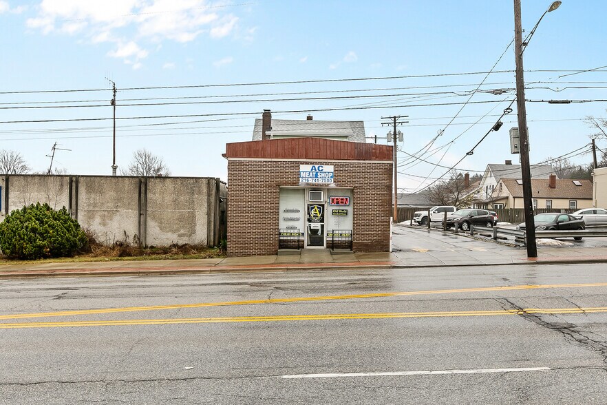 More Photos Of 5543 State Rd, Parma Freestanding For Sale