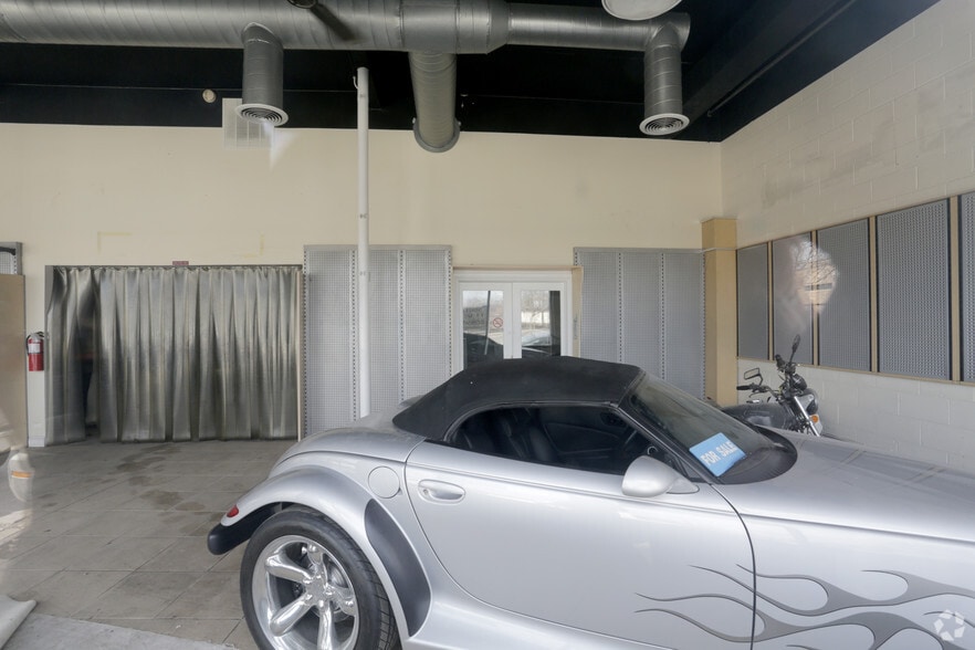 More Photos Of 5911 Lincoln Ave, Morton Grove Light Distribution For Sale