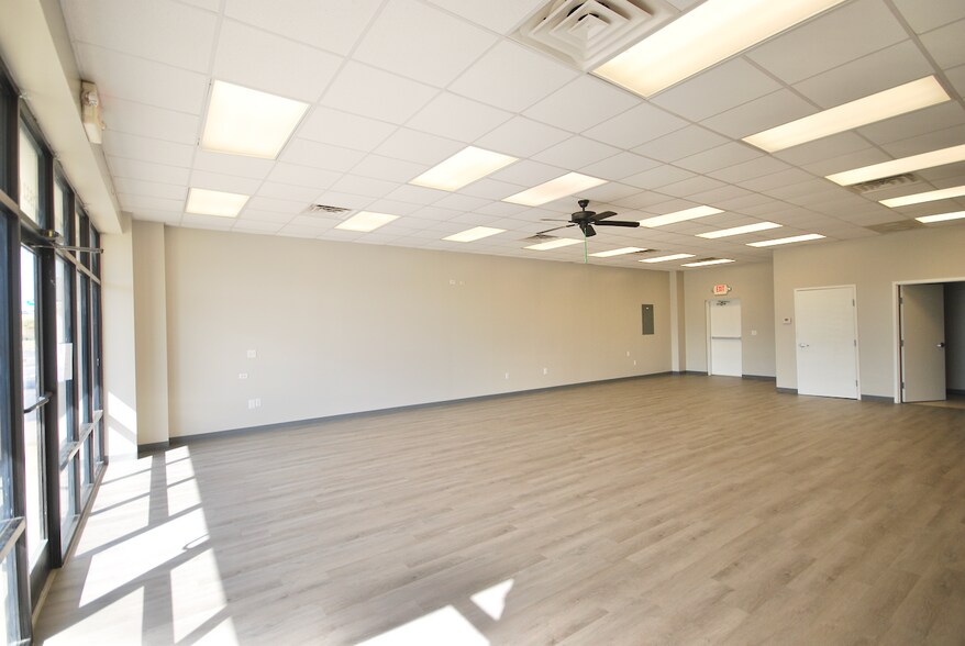 More Photos Of 1932 Highway 45 Byp, Jackson Storefront For Lease