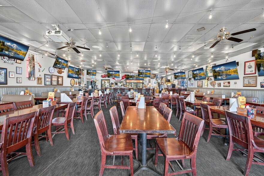 More Photos Of 14286 Beach Blvd, Jacksonville Beach General Retail For Sale