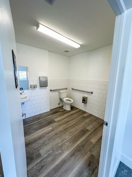 More Photos Of 702-706 NE 1st Ave, Fort Lauderdale Restaurant For Sale