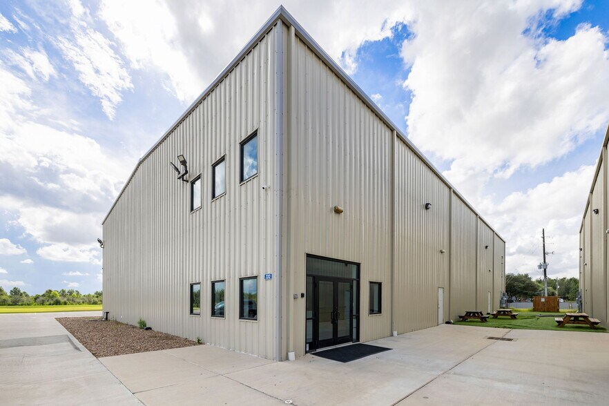 Primary Photo Of 3312 Schlipf Rd, Katy Sports And Entertainment For Lease