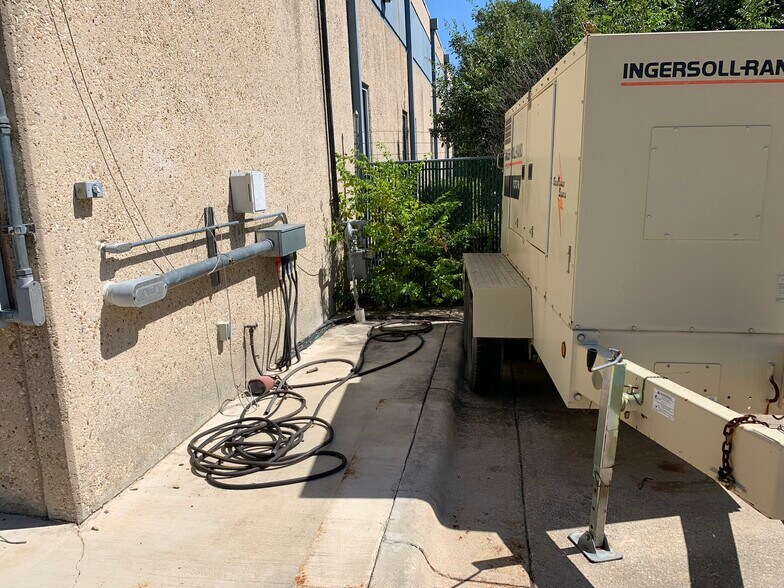 More Photos Of 5426 Guadalupe St, Austin Office For Sale