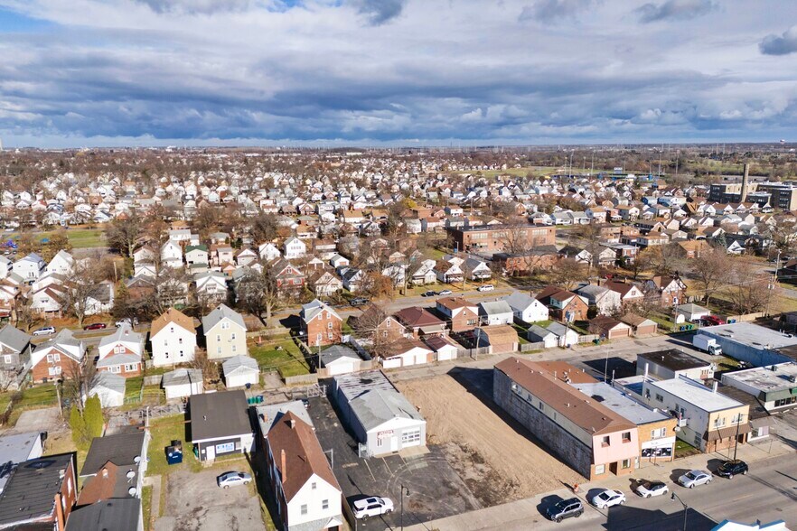 More Photos Of 2514 Pine Ave, Niagara Falls General Retail For Sale