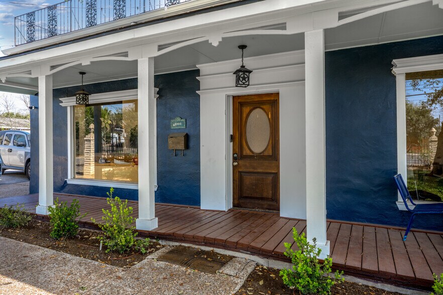 More Photos Of 1002 N Flores St, San Antonio Loft Creative Space For Lease