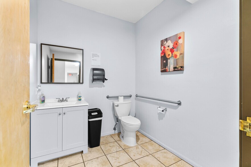 More Photos Of 1108 5th St, San Fernando Storefront Retail Office For Sale