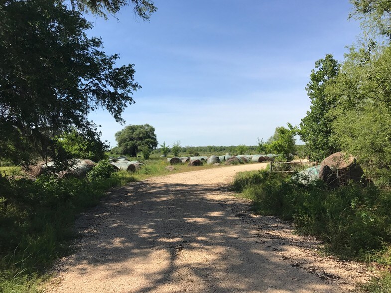 More Photos Of 0 Hwy 35, Angleton Land For Lease