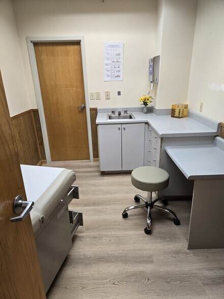 More Photos Of 6572 River Park Dr, Riverdale Office For Sale