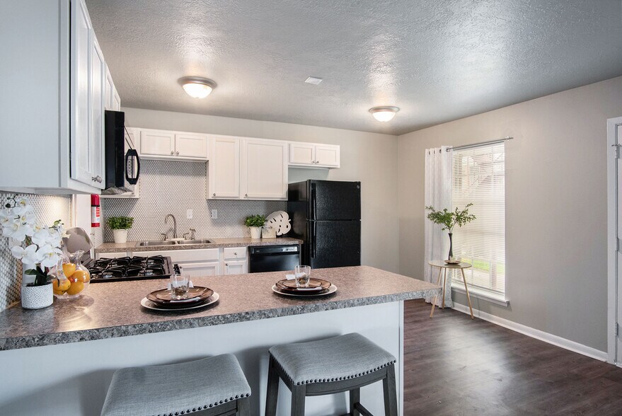 More Photos Of 3300 S College Ave, Bryan Apartments For Sale