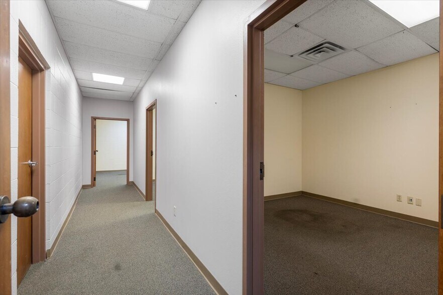 More Photos Of 9846 State Highway 31 E, Tyler Medical For Sale