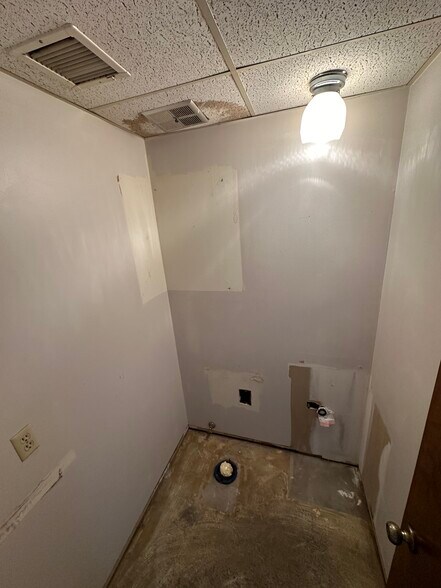 More Photos Of 109-121 E Plaza DR, Mulvane Freestanding For Sale