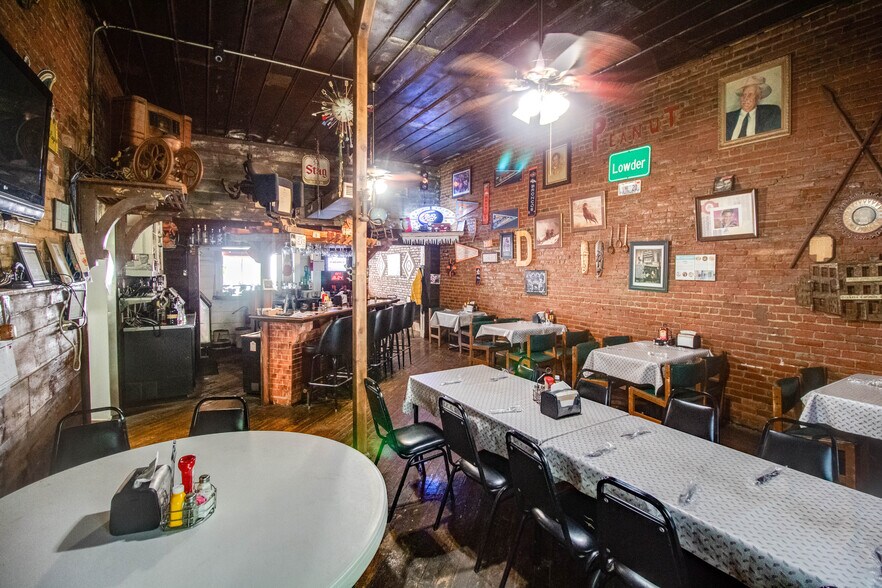 More Photos Of 223 N Pearl St, Waverly Restaurant For Sale