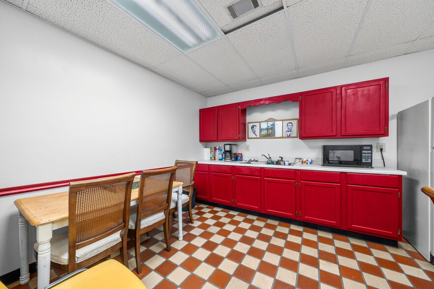 More Photos Of 3306-3308 Pike Ave, North Little Rock Storefront For Sale