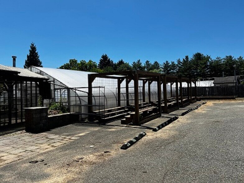 More Photos Of 96 River Rd, East Hanover Garden Center For Lease