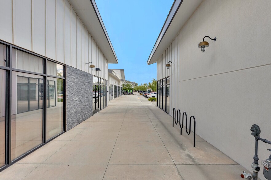 More Photos Of 9640 Montwood Dr, El Paso Storefront For Lease