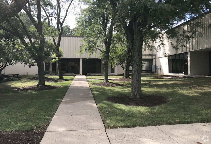 More Photos Of 4667 Somerton Rd, Trevose Distribution For Lease