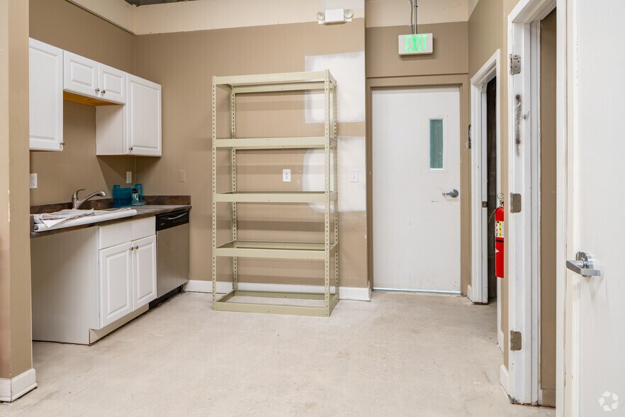 More Photos Of 812 S Main St, Royal Oak Loft Creative Space For Lease