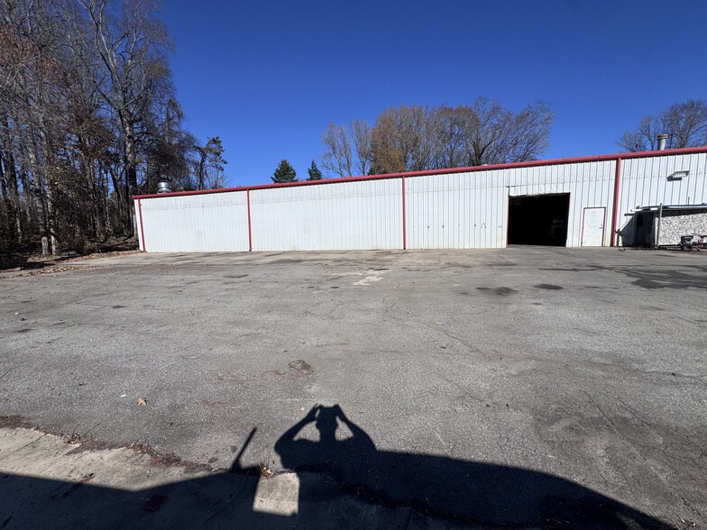 More Photos Of 1520 Alamance Church Rd, Greensboro Warehouse For Lease