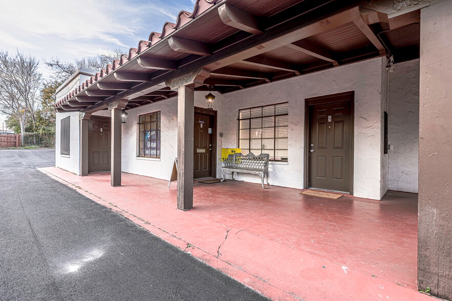 More Photos Of 2505 Washington Ave, Waco Office For Lease