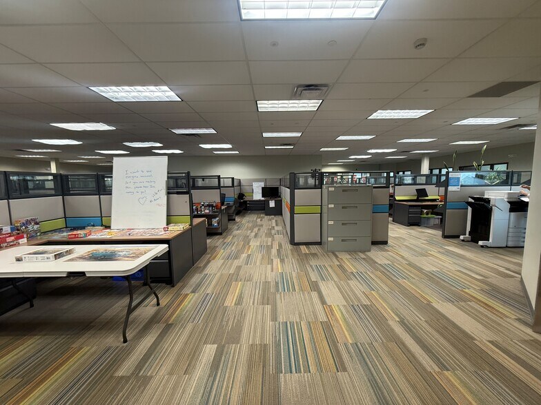 More Photos Of 546 Laura Ave, Red Deer County Business Park For Lease