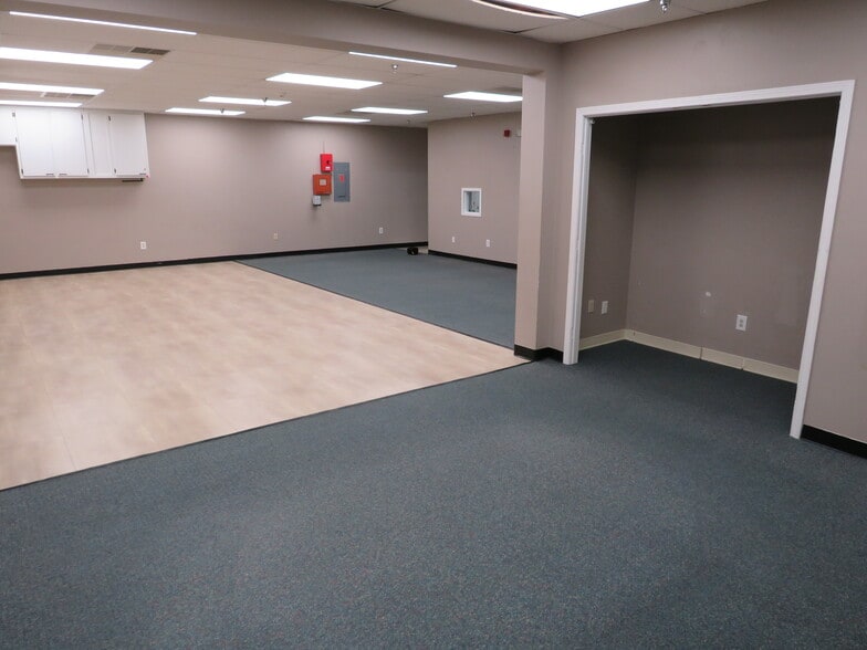 More Photos Of 1715 N Division St, Morris Unknown For Lease