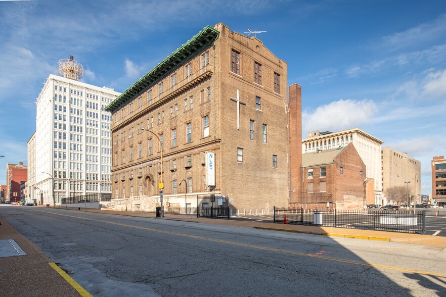 More Photos Of 1411 Locust St, Saint Louis Shelter For Sale
