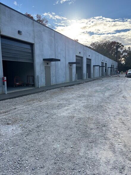 More Photos Of 6548 Ward Ave, North Charleston Light Distribution For Lease