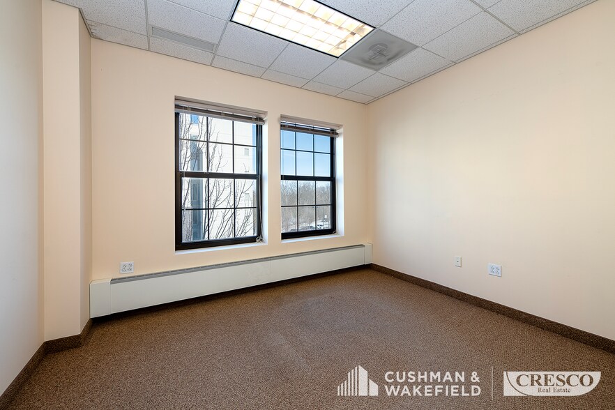 More Photos Of 24149-25389 Cedar Rd, Lyndhurst Unknown For Lease