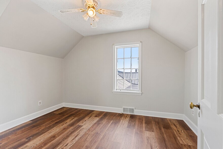 More Photos Of 454 Big Hill Ave, Richmond Office For Sale