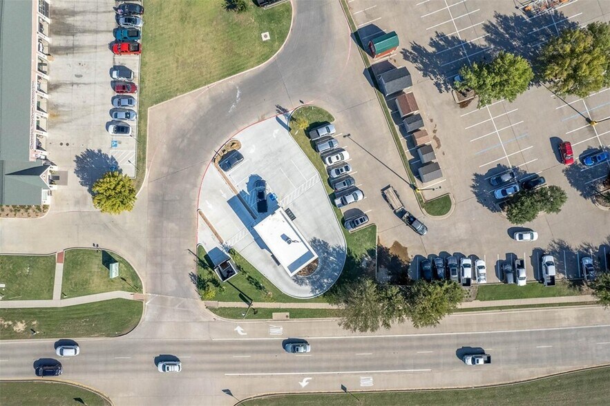 More Photos Of 330 NW John Jones Dr, Burleson Fast Food For Lease