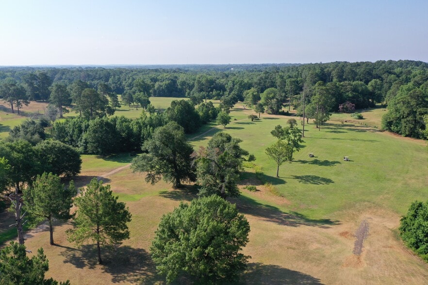 More Photos Of 2130 Country Club Rd, Palestine Golf Course Driving Range For Sale