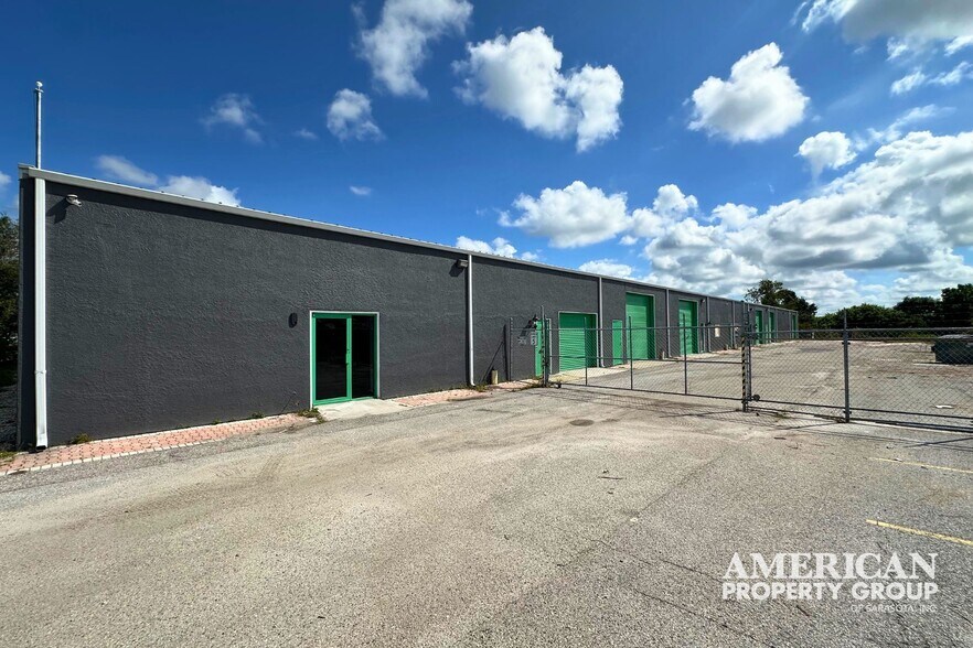 More Photos Of 6805 33rd St E, Sarasota Warehouse For Lease