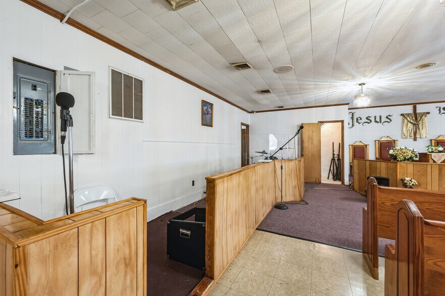 More Photos Of 1040 US-13, Windsor Religious Facility For Sale