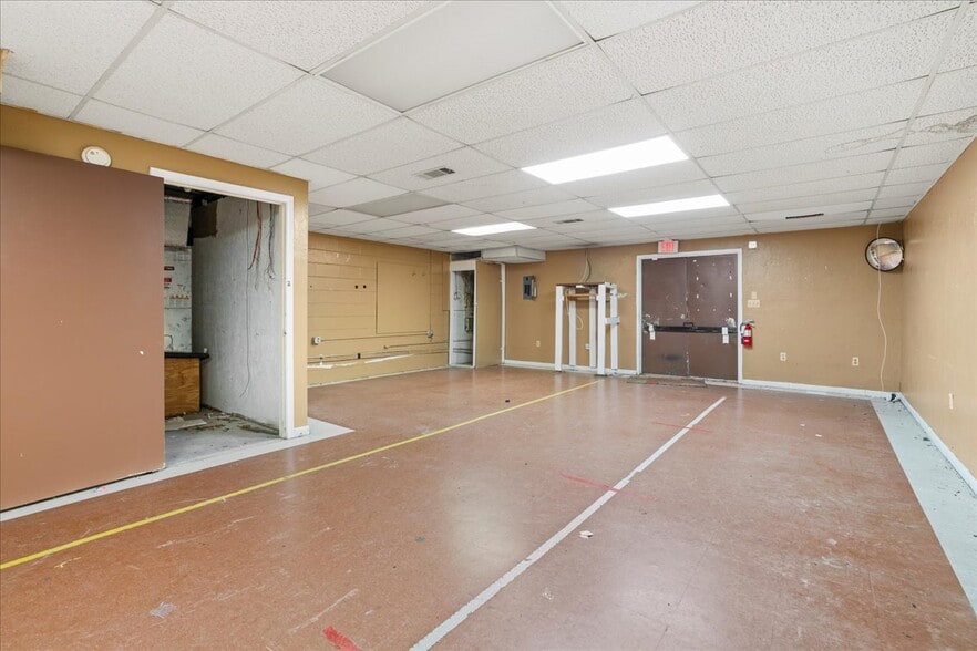 More Photos Of 1001 NE Waldo Rd, Gainesville Office For Sale