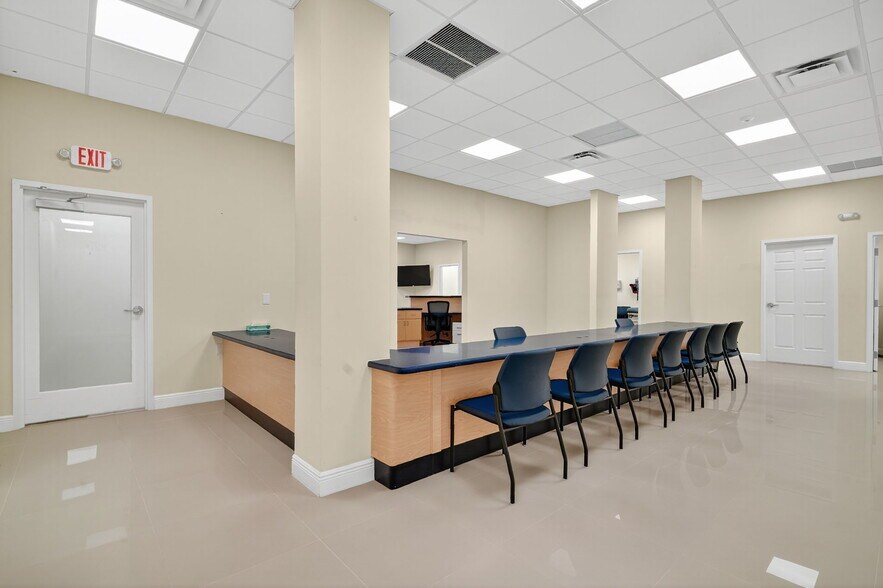 More Photos Of 260-268 Mohawk Rd, Clermont Medical For Lease