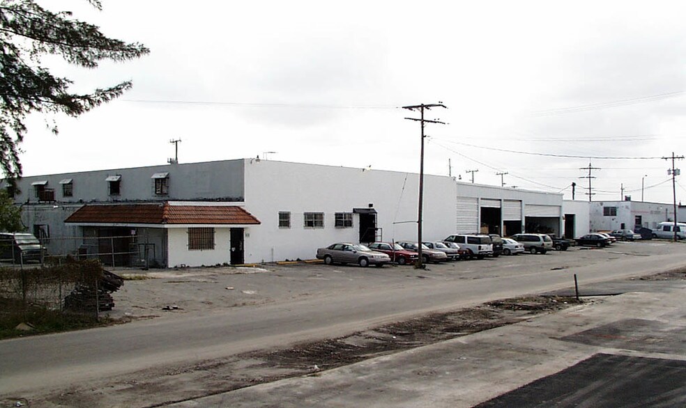 More Photos Of 3630-3660 NW 76th St, Miami Distribution For Lease