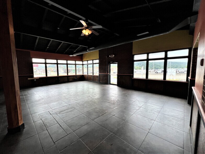 More Photos Of 5185 State Route 30, Greensburg Restaurant For Lease