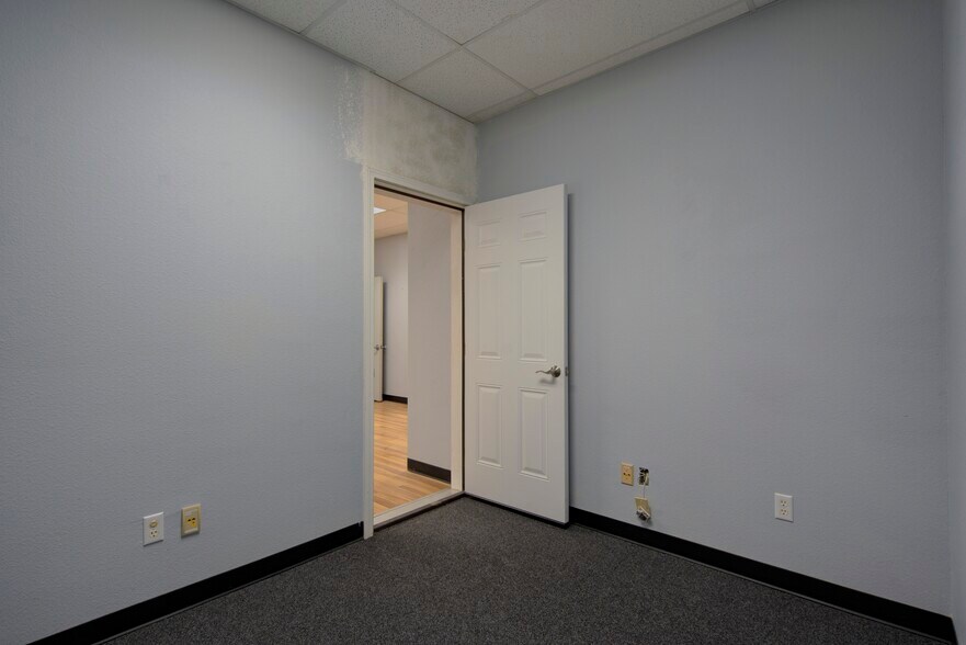 More Photos Of 295 Main St, Weed Office For Sale