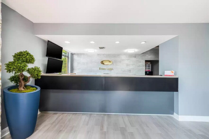 More Photos Of 2015 Military Rd, Columbus Hotel For Sale