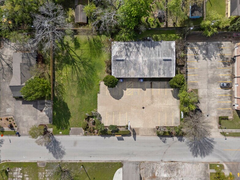 More Photos Of 125 E Galveston St, League City Freestanding For Sale